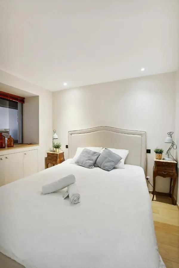 Saint Germain - Mabillon Paris City Apartment