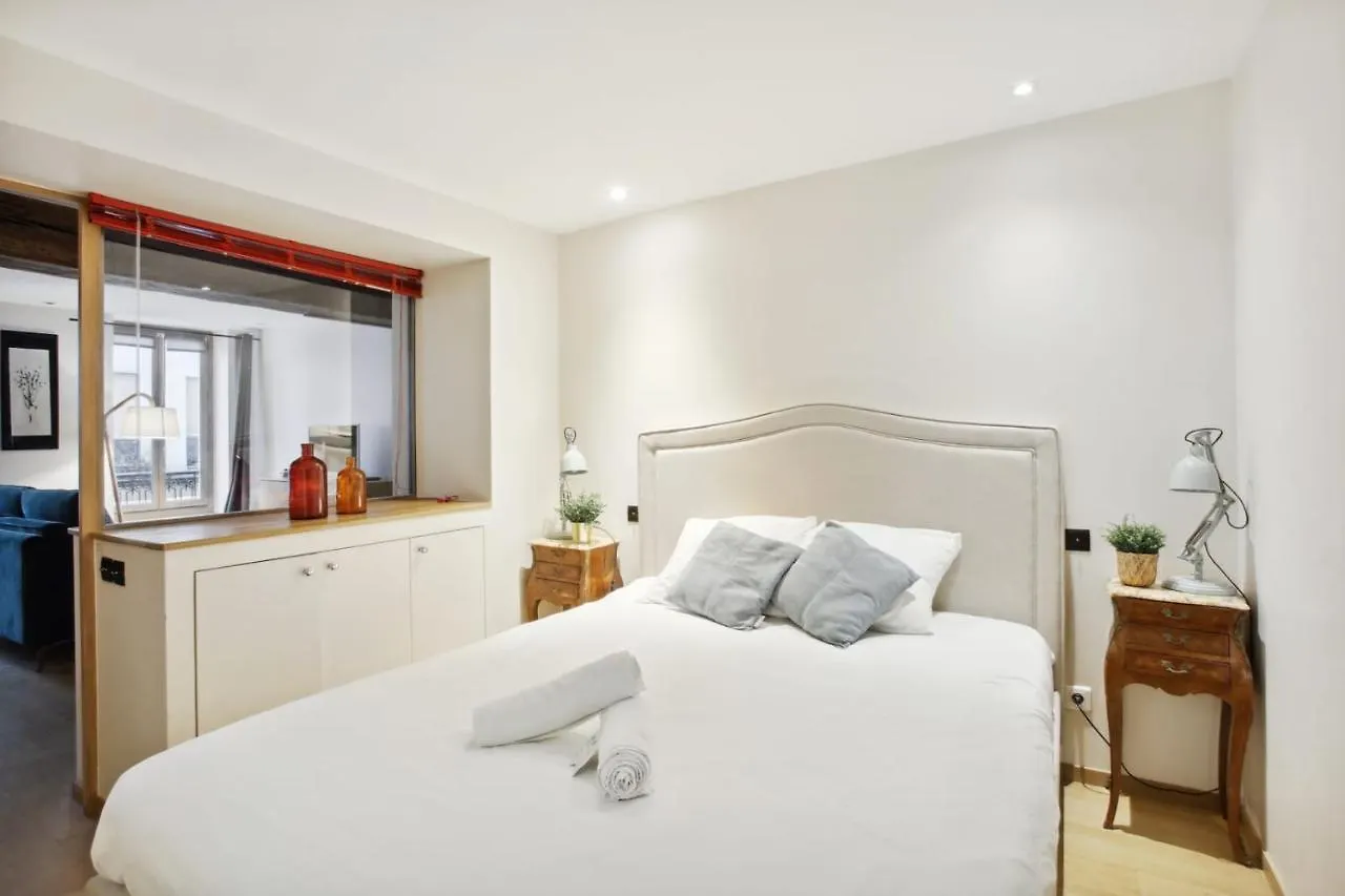 Saint Germain - Mabillon Paris City Apartment