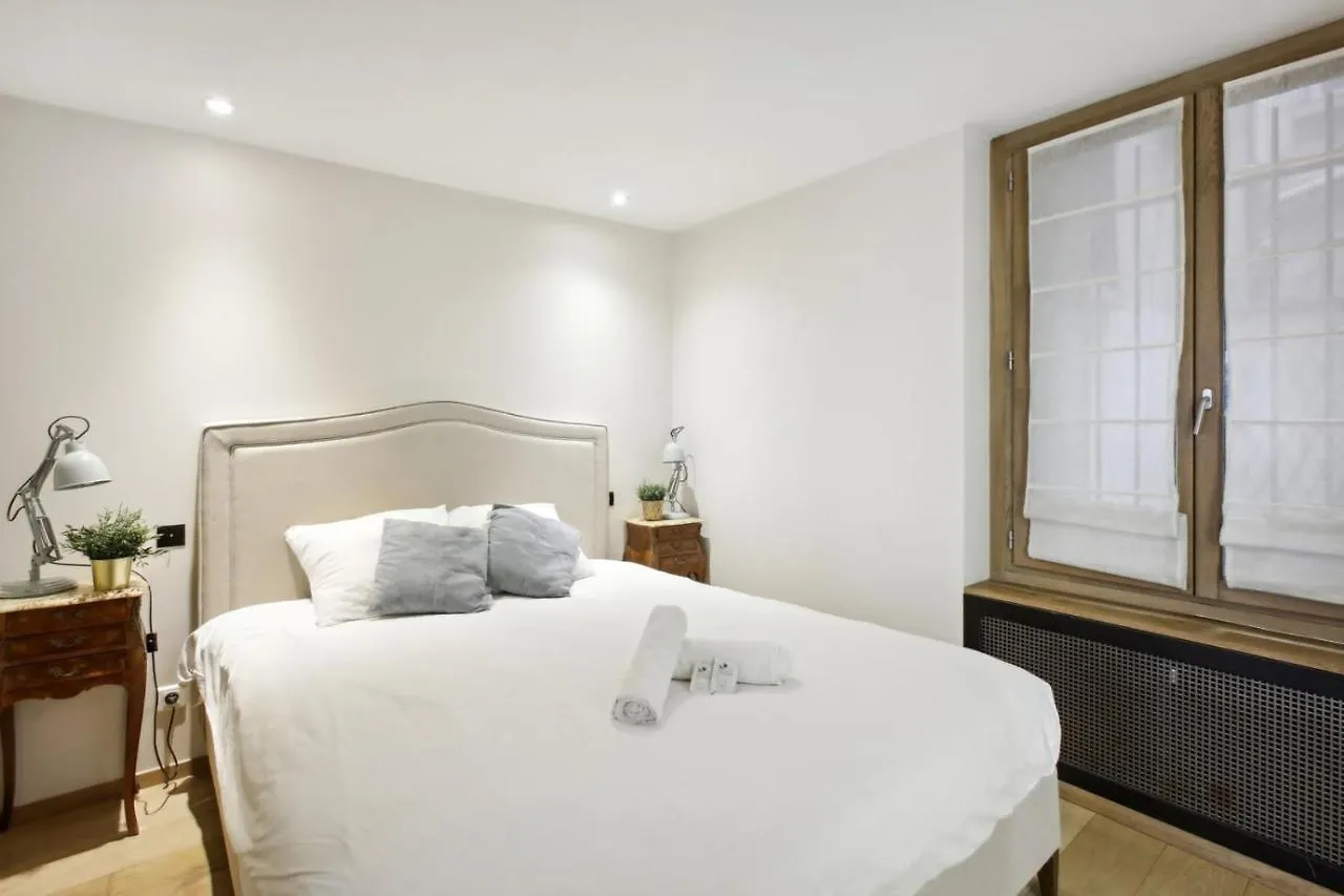Saint Germain - Mabillon Paris City Apartment